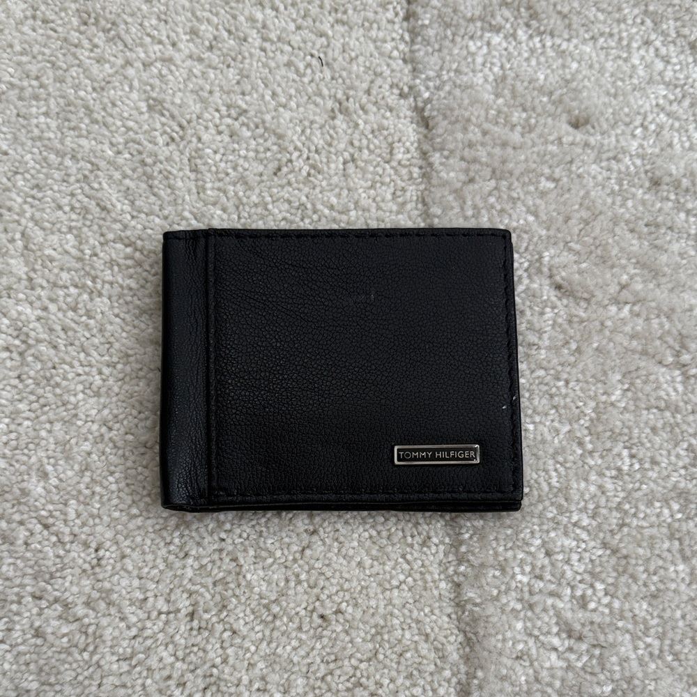 Tommy Hilfiger Black Leather Money Clip Wallet with Logo Plaque
